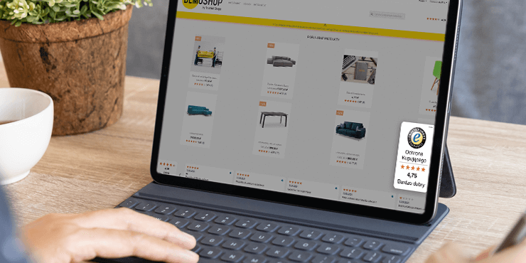 Zdjęcie laptopa z widocznym widgetem Trusted Shops